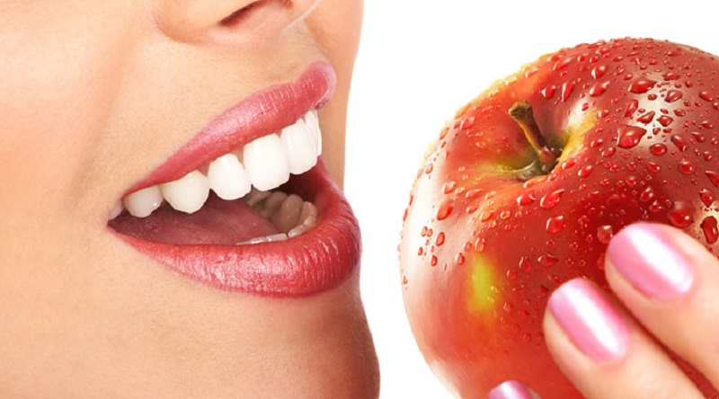 teeth image with apple